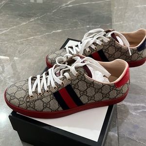 Authentic Womens 37.5 Gucci Sneakers